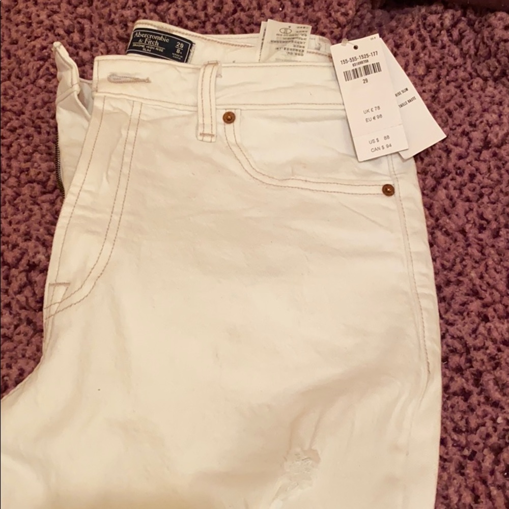 A&F white jeans wit distressed holes